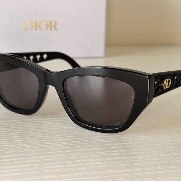 New! Dior Elegant Black Sunglasses, VeryDior S2I 10A0, Authentic - Picture 5 of 10